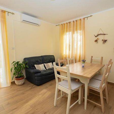 Apartman Doris Milohnici Dış mekan fotoğraf